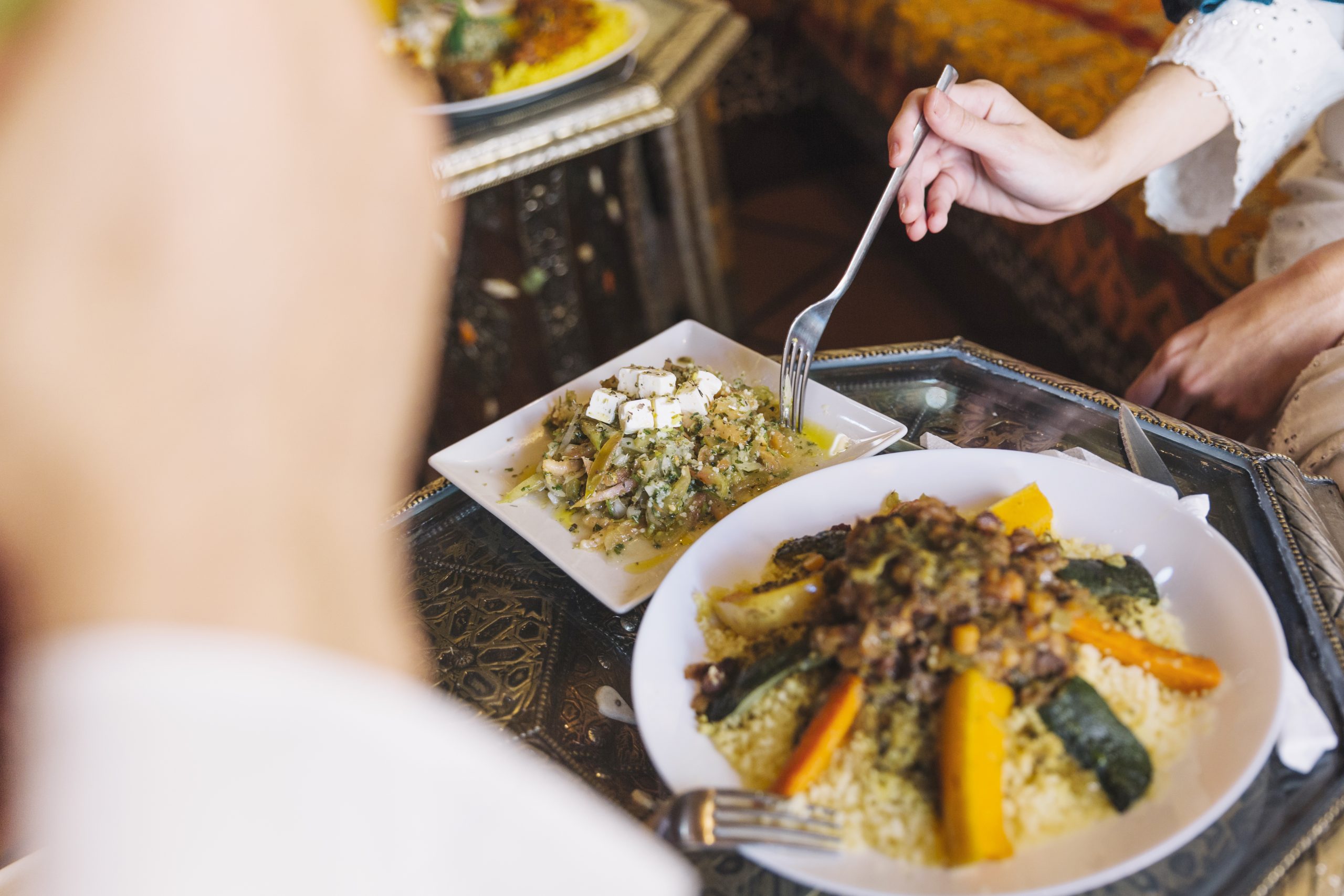 muslim-couple-eating-dish-restaurant